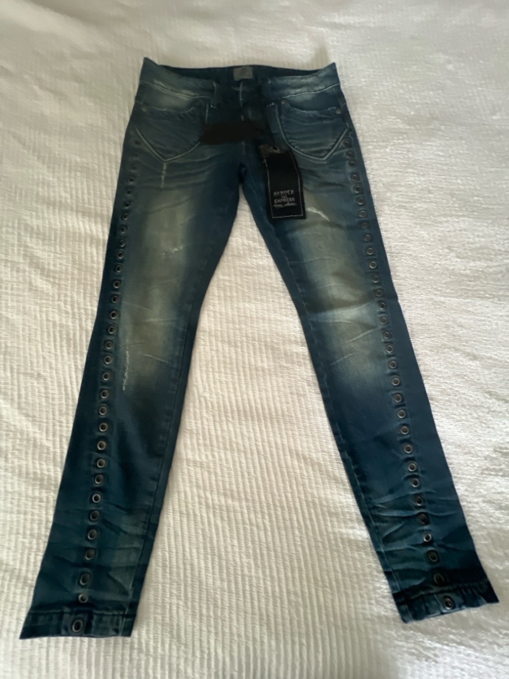 Express Berock Women’s Skinny Jeans with Grommet Trim size 8 - NWT